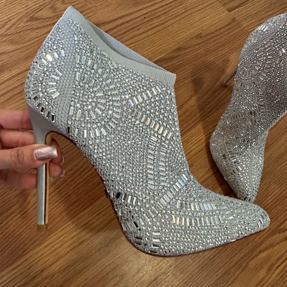 Lauren Lorraine Sarah Crystal Bootie
TAM 8